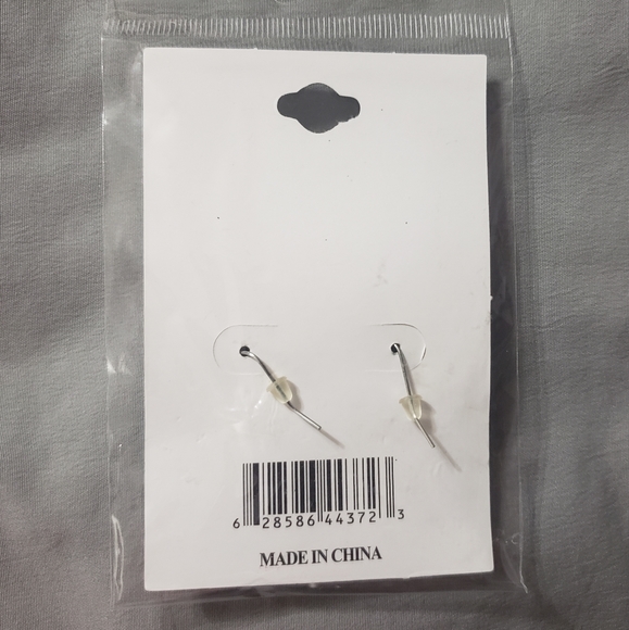 Houndstooth Hat Earrings. - Picture 4 of 5